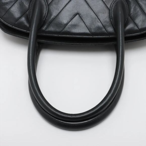 Chanel V Stitch Lambskin Handbag 1960255 - Picture 5 of 14